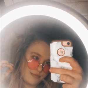 Meet your Posher, Olivia